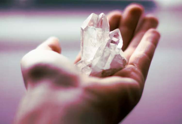 Holding quartz crystal